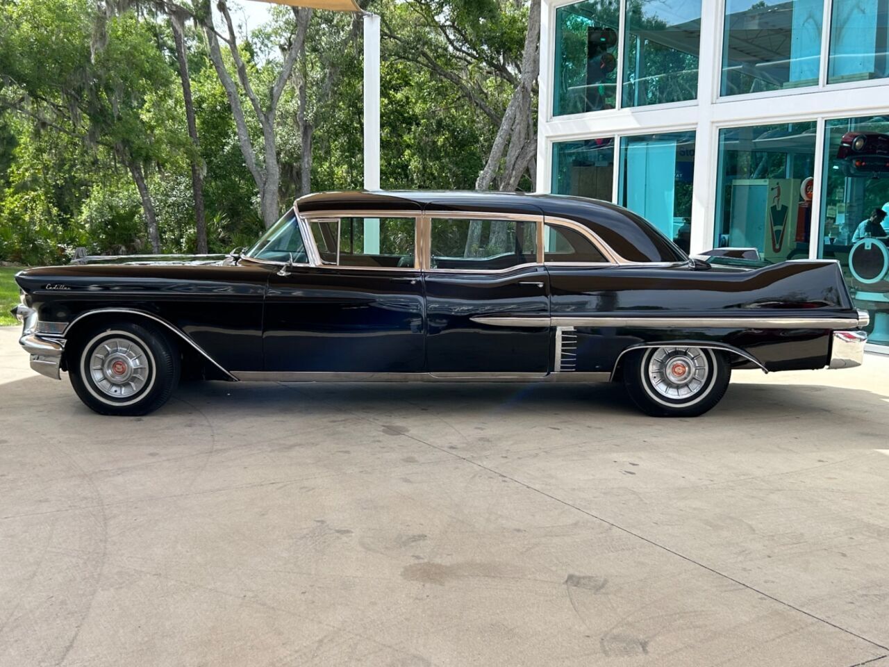 Cadillac-Fleetwood-1957-Sedan-10