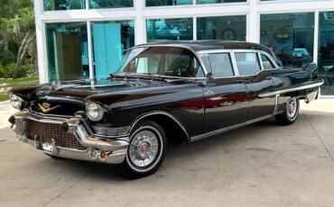Cadillac-Fleetwood-1957-Sedan-11