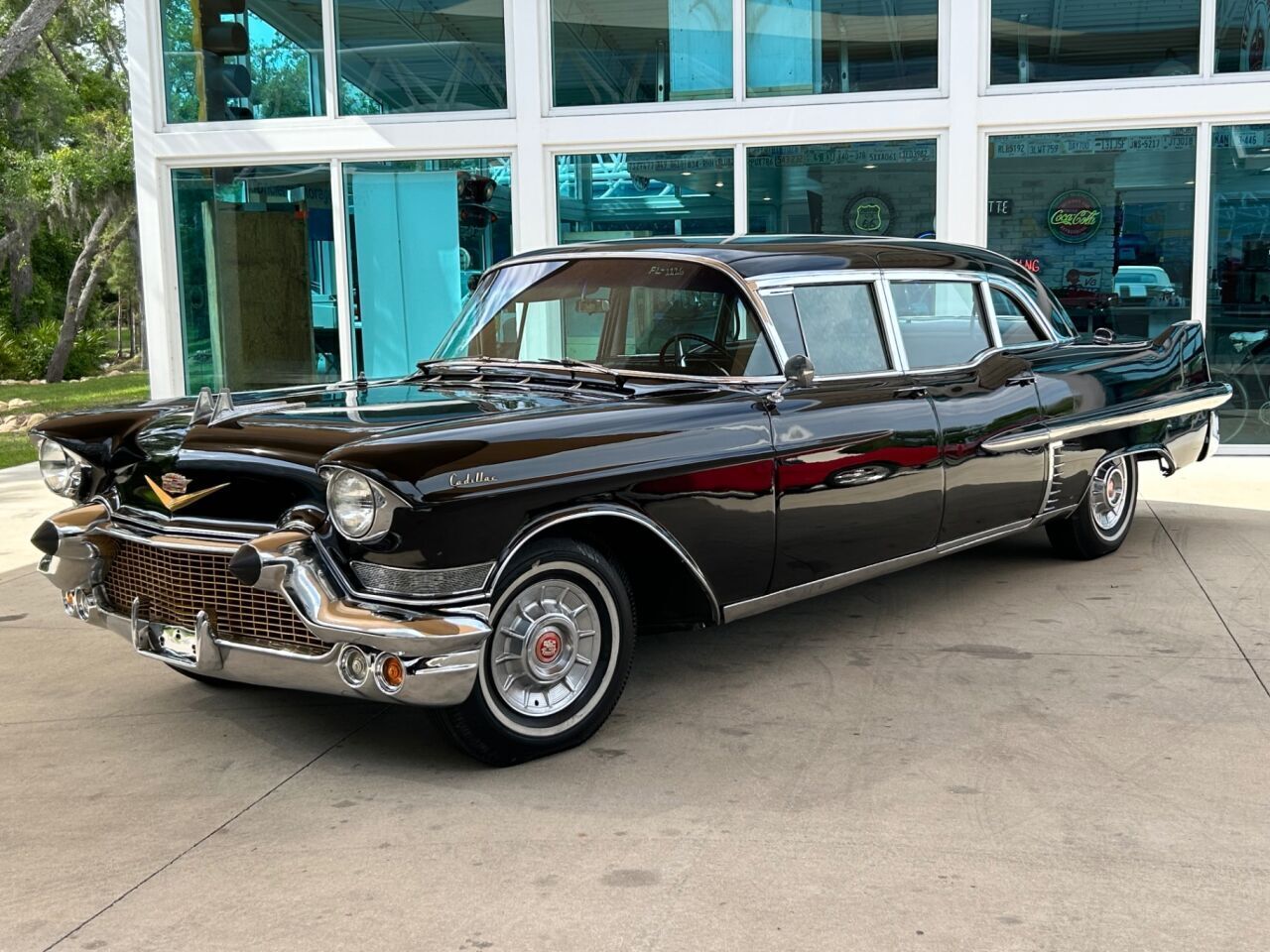 Cadillac-Fleetwood-1957-Sedan-11