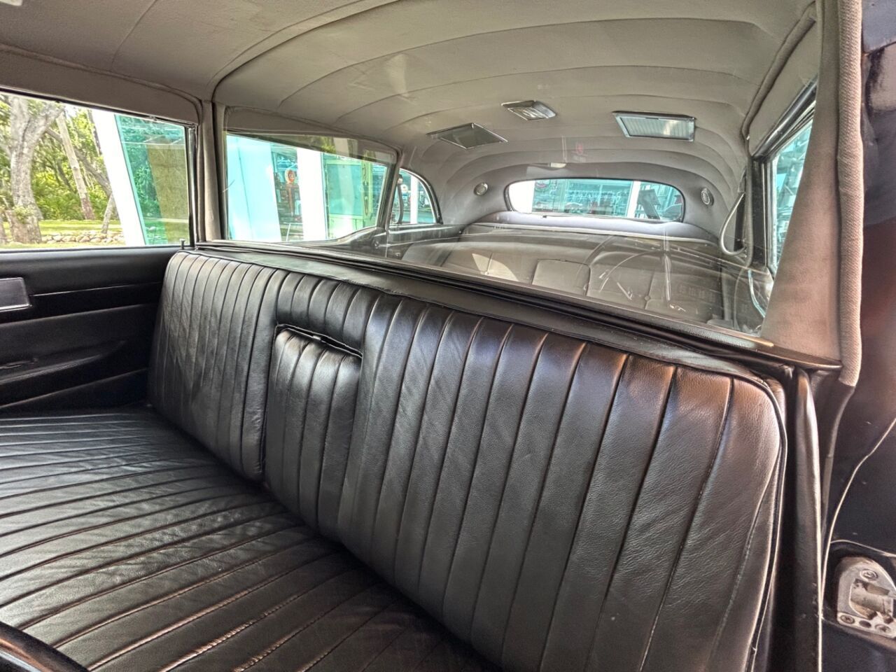 Cadillac-Fleetwood-1957-Sedan-16