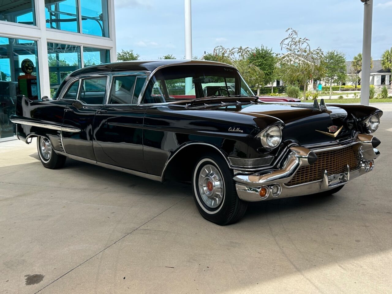 Cadillac-Fleetwood-1957-Sedan-2