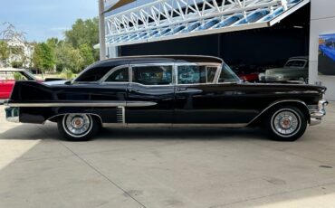 Cadillac-Fleetwood-1957-Sedan-3