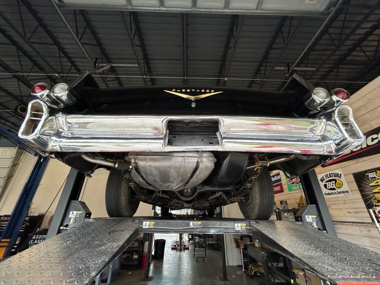 Cadillac-Fleetwood-1957-Sedan-33