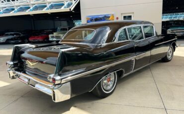 Cadillac-Fleetwood-1957-Sedan-4