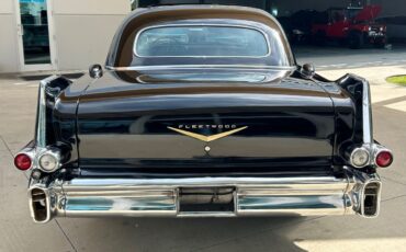 Cadillac-Fleetwood-1957-Sedan-5