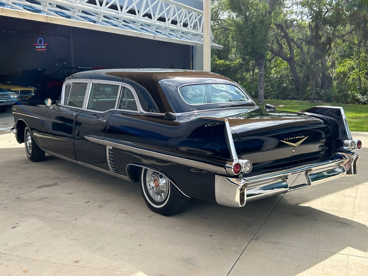 Cadillac-Fleetwood-1957-Sedan-9