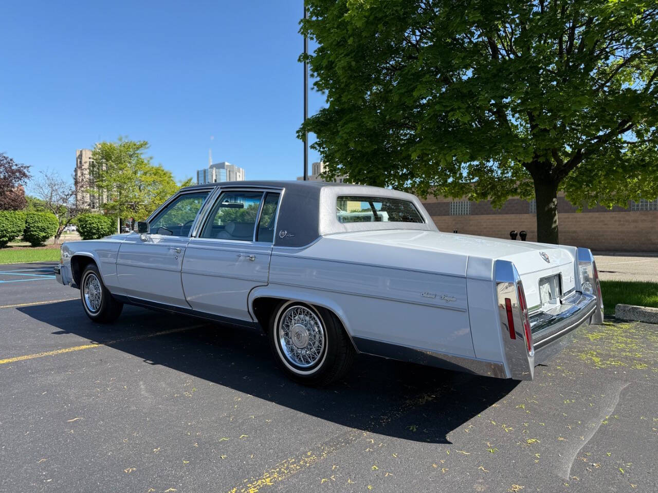Cadillac-Fleetwood-1980-Sedan-10