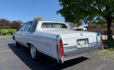 Cadillac-Fleetwood-1980-Sedan-11