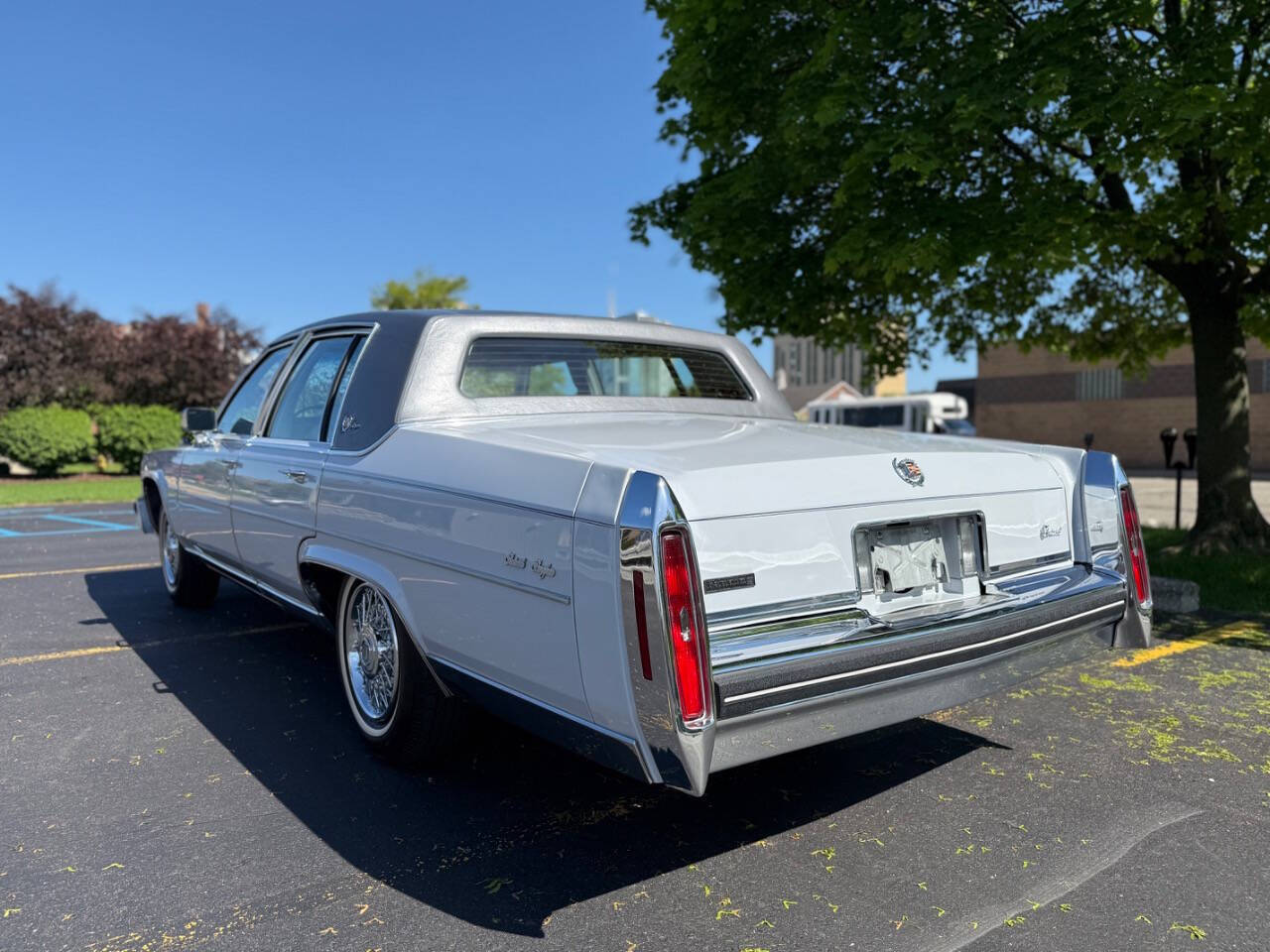 Cadillac-Fleetwood-1980-Sedan-11