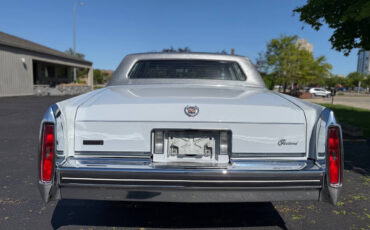 Cadillac-Fleetwood-1980-Sedan-12