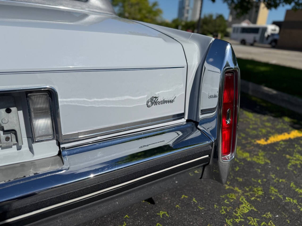 Cadillac-Fleetwood-1980-Sedan-16