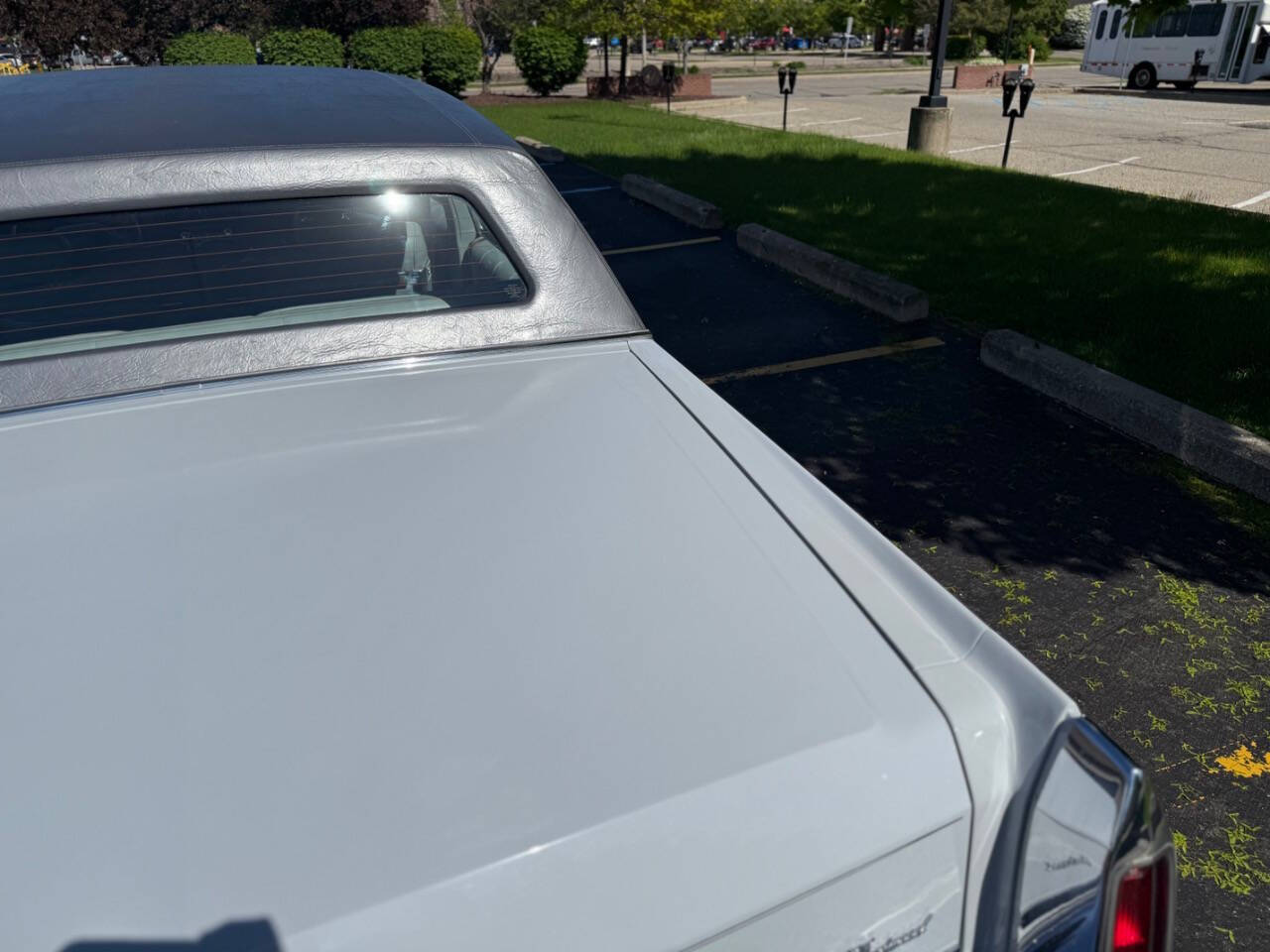 Cadillac-Fleetwood-1980-Sedan-19
