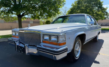 Cadillac-Fleetwood-1980-Sedan-2