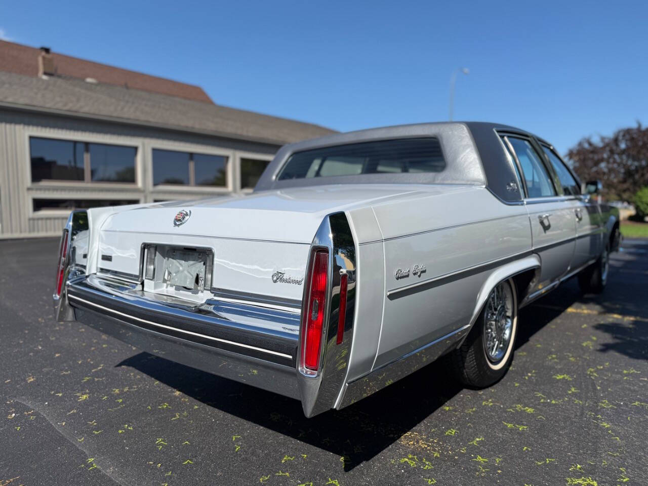 Cadillac-Fleetwood-1980-Sedan-25