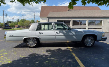Cadillac-Fleetwood-1980-Sedan-26