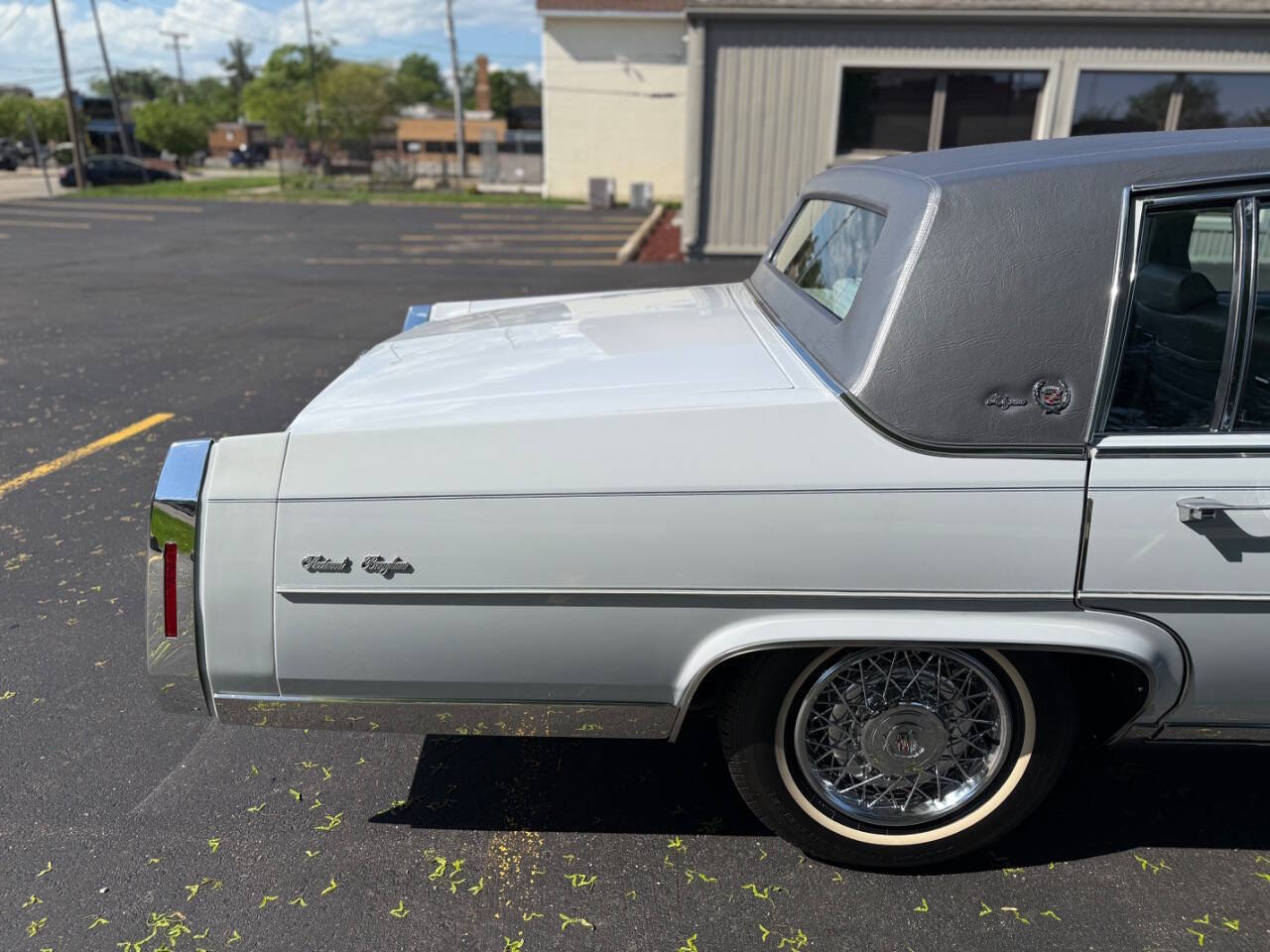 Cadillac-Fleetwood-1980-Sedan-27
