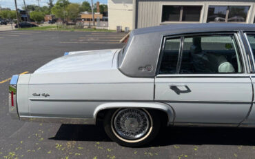 Cadillac-Fleetwood-1980-Sedan-28