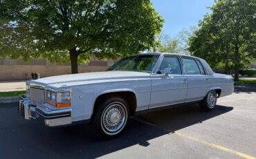 Cadillac-Fleetwood-1980-Sedan