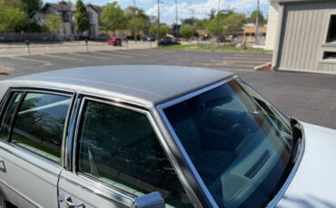 Cadillac-Fleetwood-1980-Sedan-38