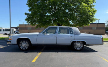 Cadillac-Fleetwood-1980-Sedan-9