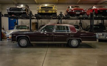 Cadillac-Fleetwood-1985-Sedan-2