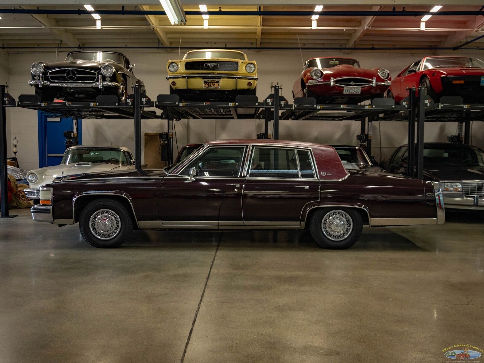 Cadillac-Fleetwood-1985-Sedan-2