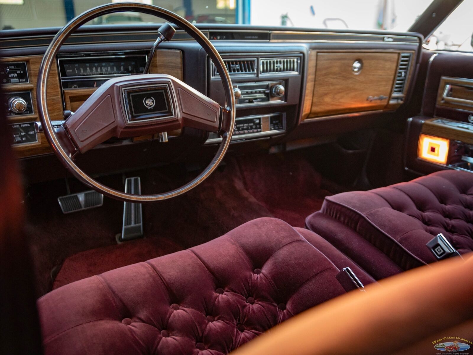 Cadillac-Fleetwood-1985-Sedan-32