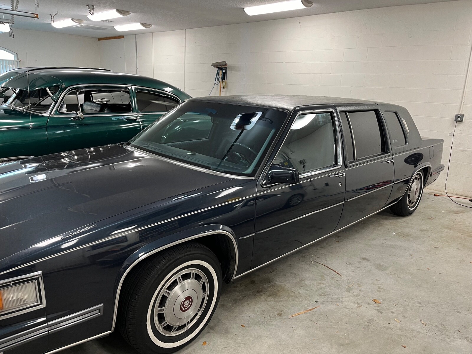 Cadillac-Fleetwood-1986-Limousine-10