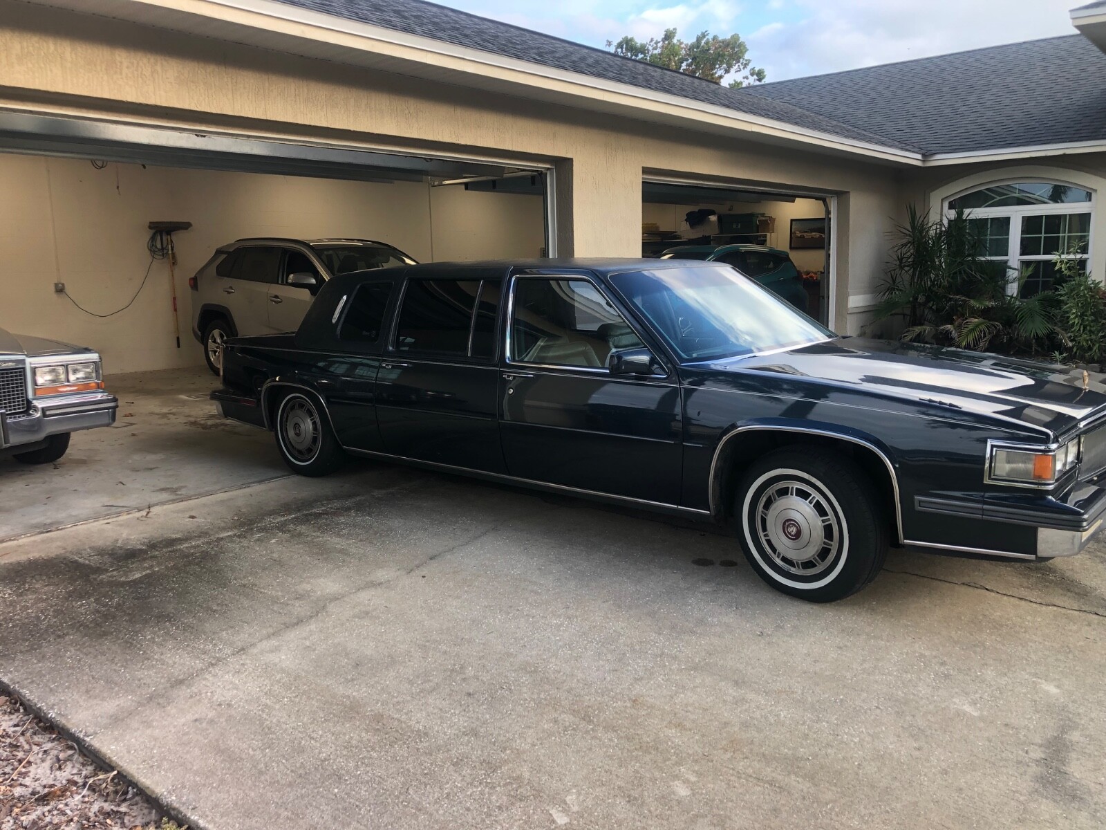 Cadillac-Fleetwood-1986-Limousine-11