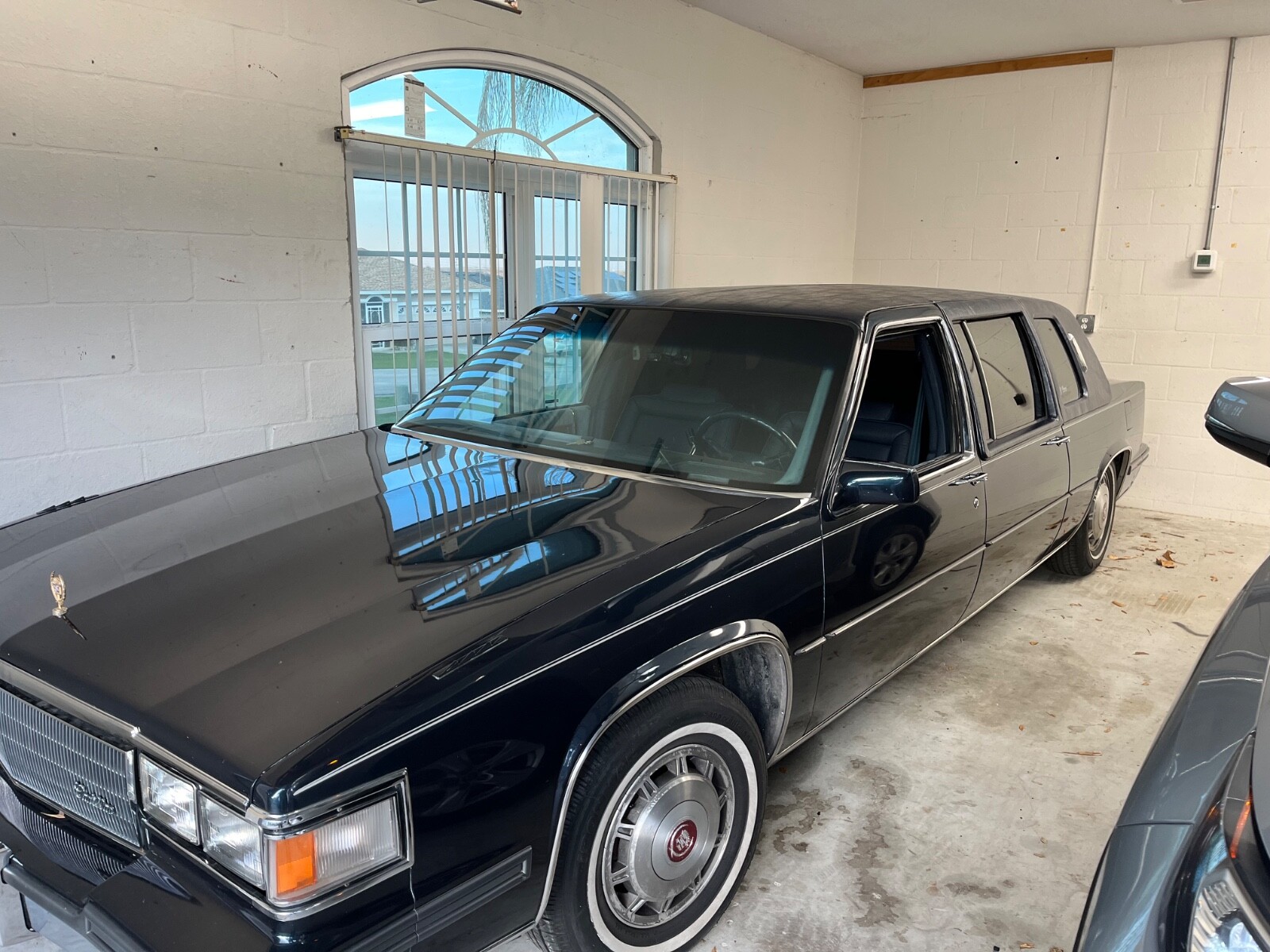 Cadillac-Fleetwood-1986-Limousine-2