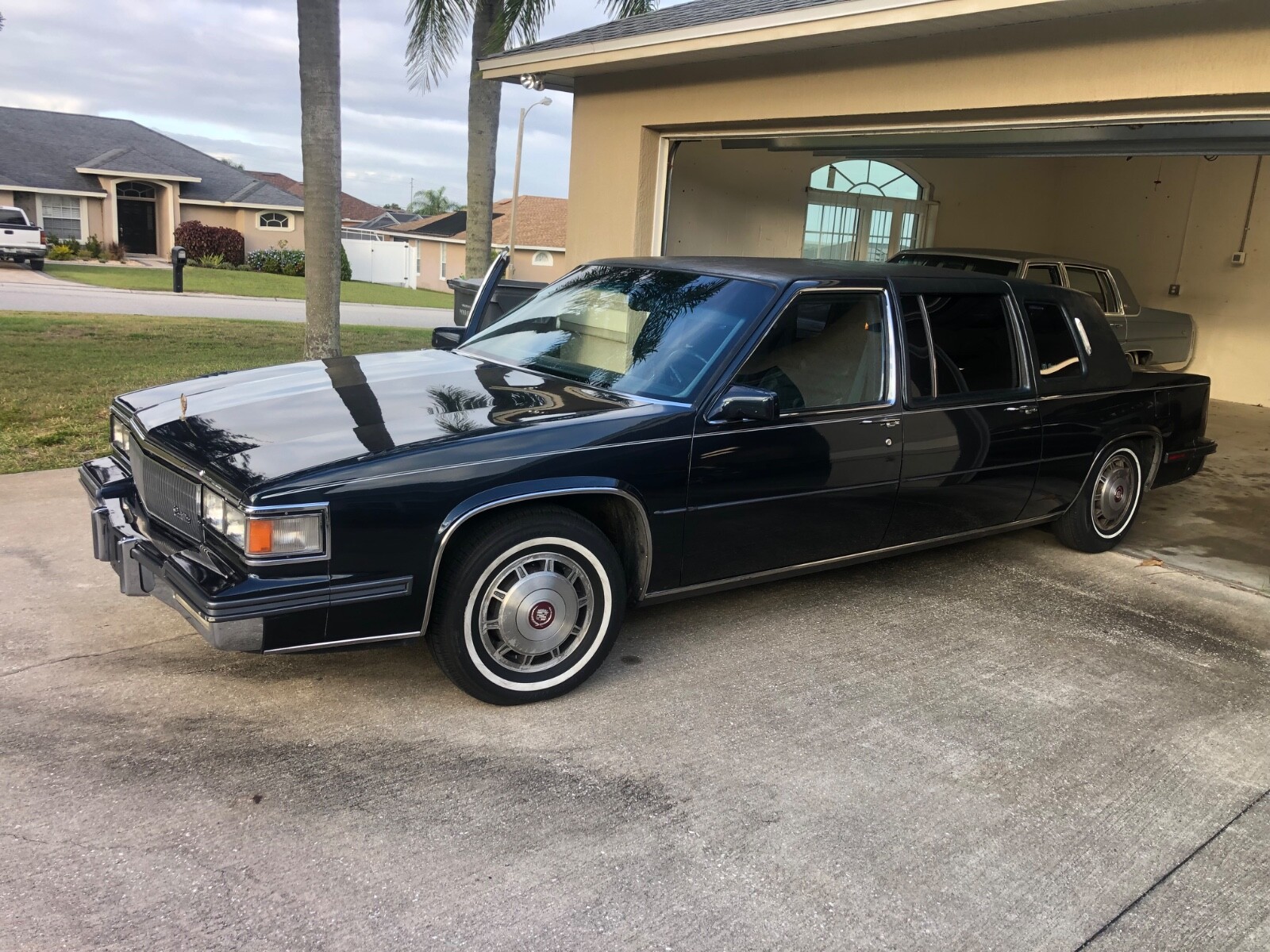 Cadillac-Fleetwood-1986-Limousine-31
