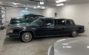 Cadillac-Fleetwood-1986-Limousine