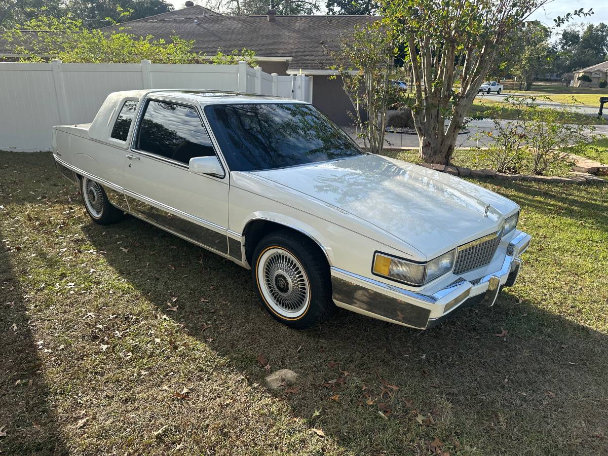 Cadillac-Fleetwood-1990-1