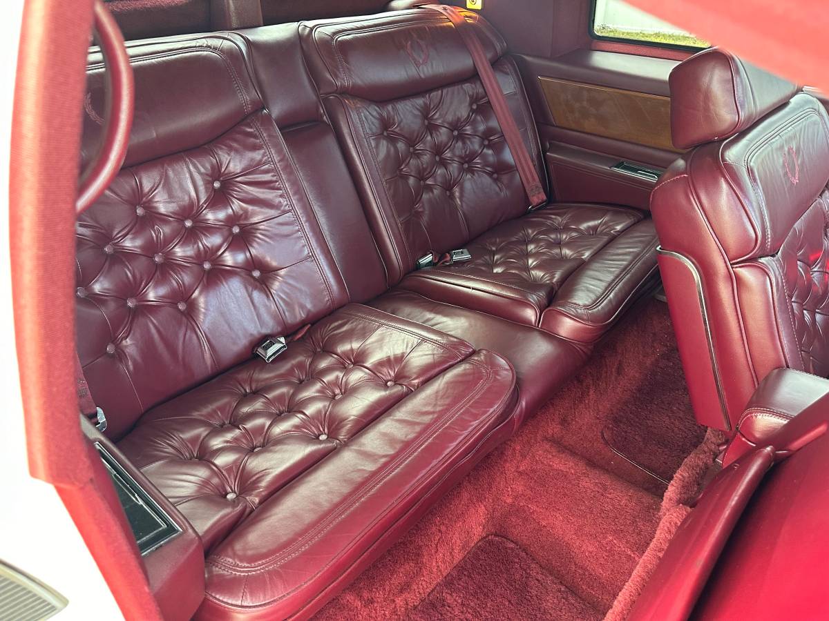 Cadillac-Fleetwood-1990-10