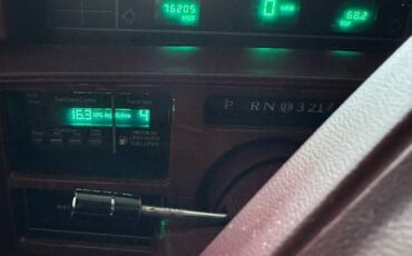 Cadillac-Fleetwood-1990-14