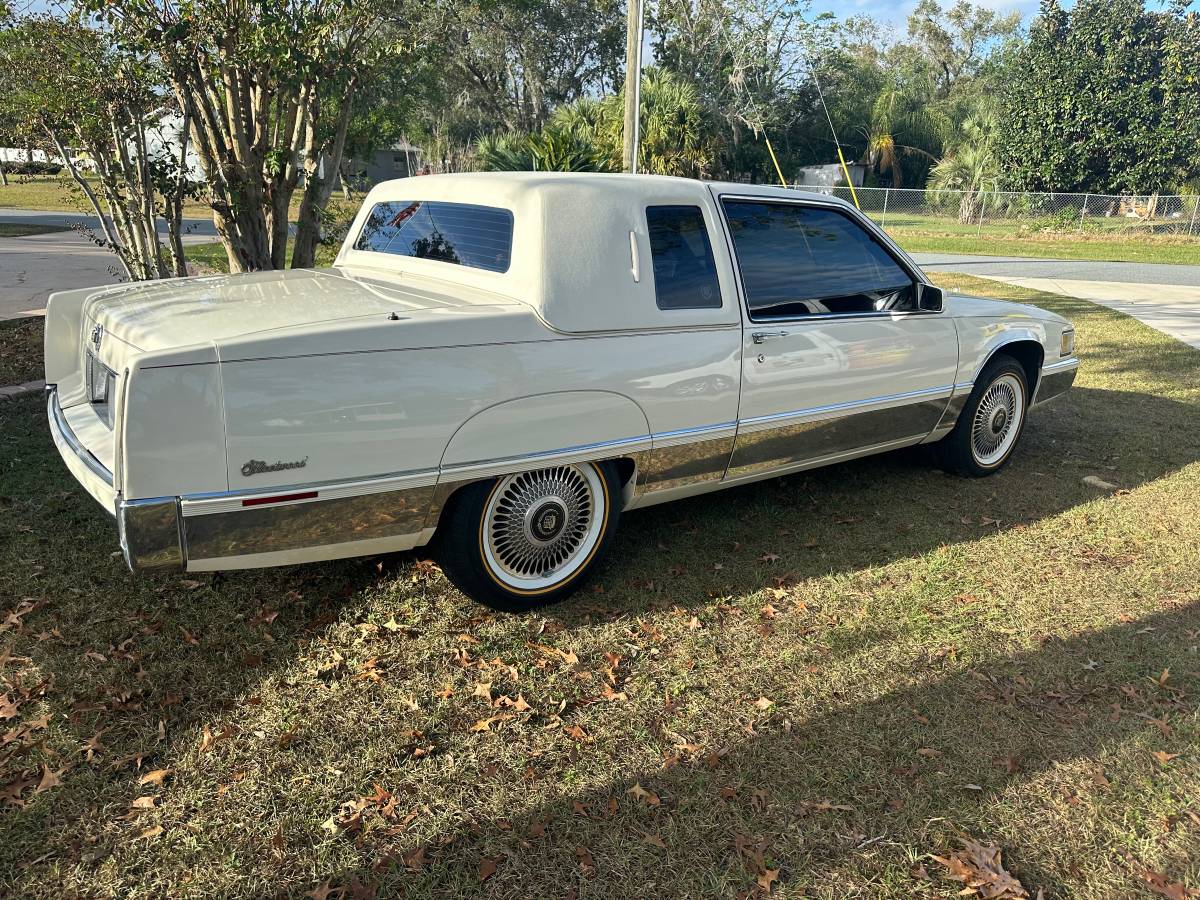 Cadillac-Fleetwood-1990-2