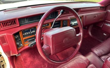 Cadillac-Fleetwood-1990-6