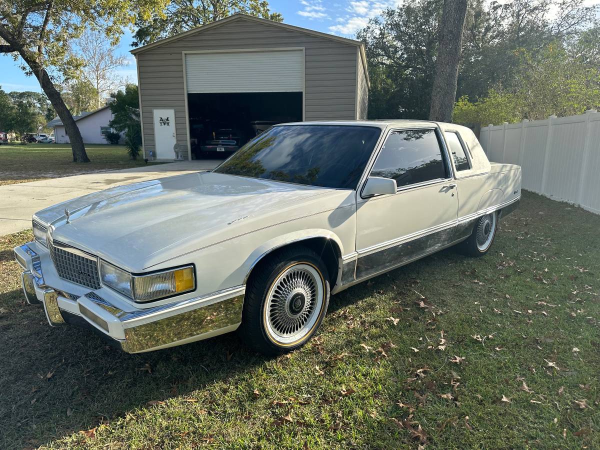 Cadillac Fleetwood  1990