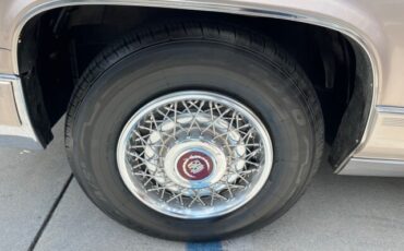 Cadillac-Fleetwood-1991-Sedan-19
