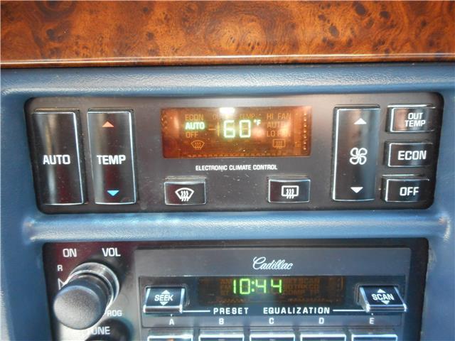 Cadillac-Fleetwood-1993-Sedan-32
