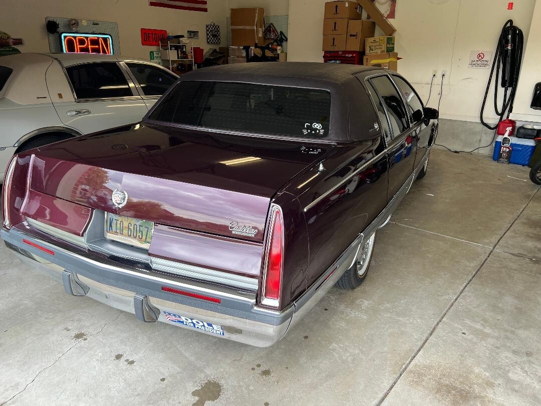 Cadillac-Fleetwood-1994-Sedan-1
