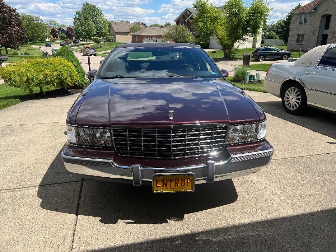 Cadillac-Fleetwood-1994-Sedan-2