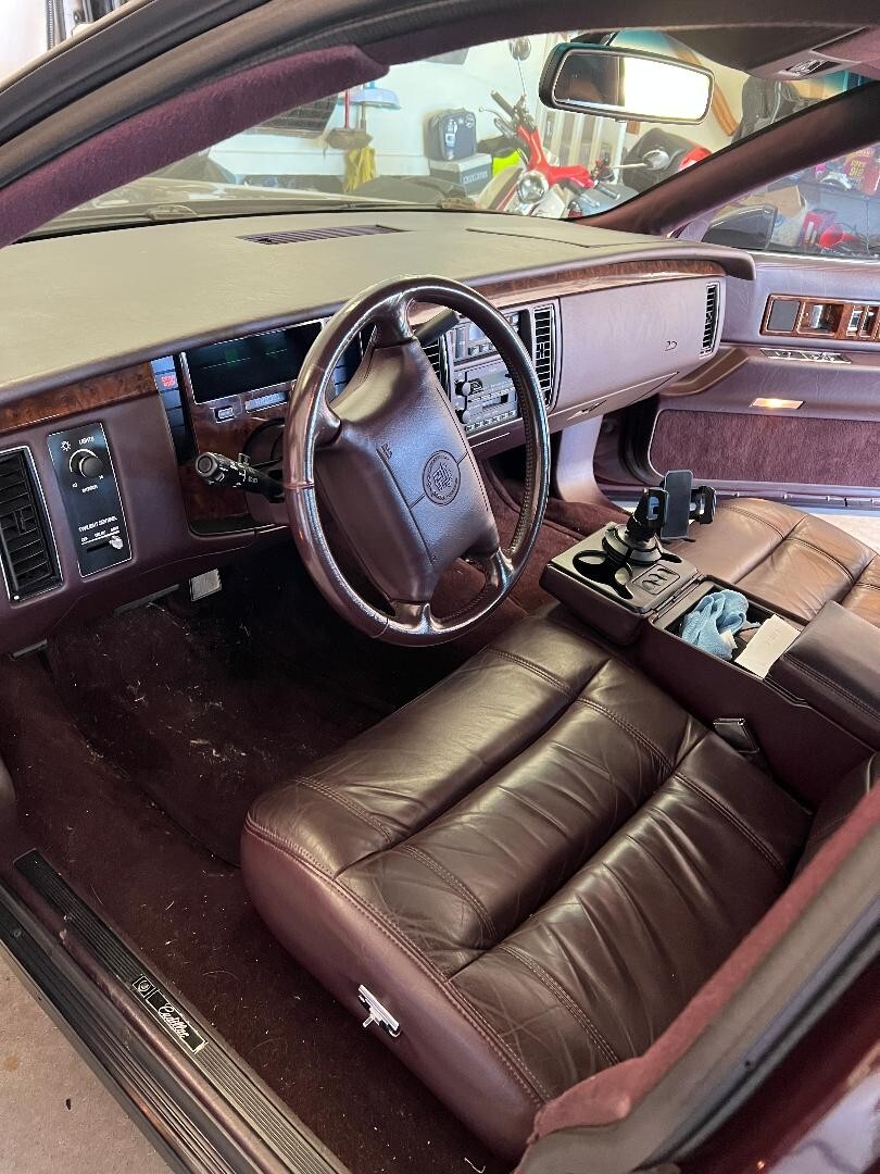 Cadillac-Fleetwood-1994-Sedan-5
