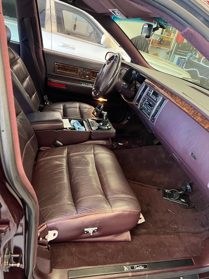 Cadillac-Fleetwood-1994-Sedan-8