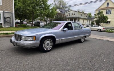 Cadillac Fleetwood  1994 blue