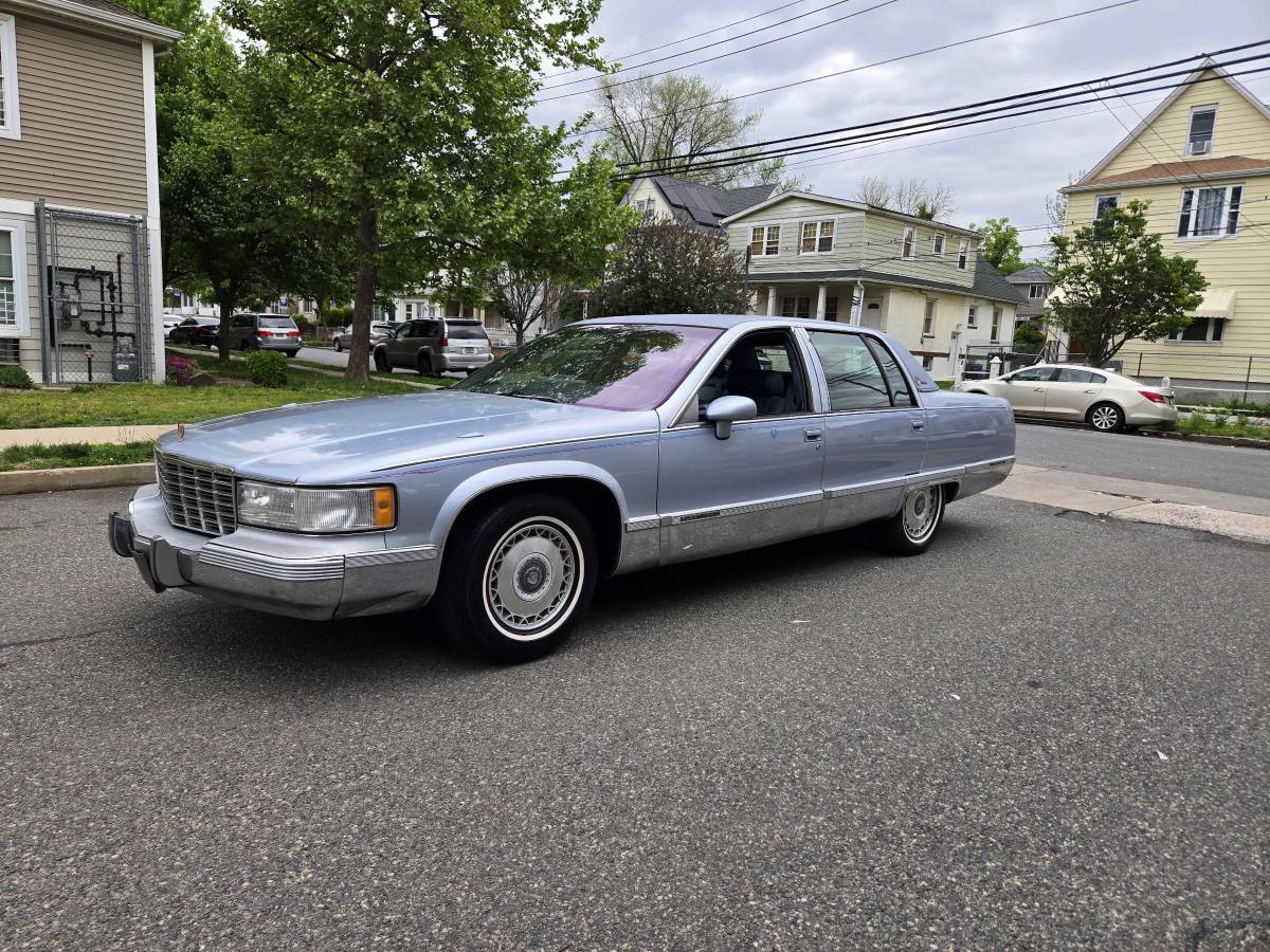 Cadillac Fleetwood  1994 blue
