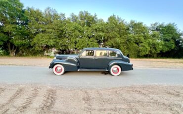Cadillac-Fleetwood-Imperial-Series-75-Limousine-1938-Limousine-1