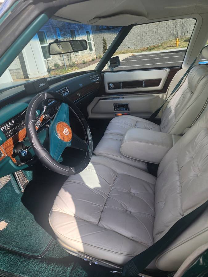 Cadillac-Fleetwood-brougham-1976-5