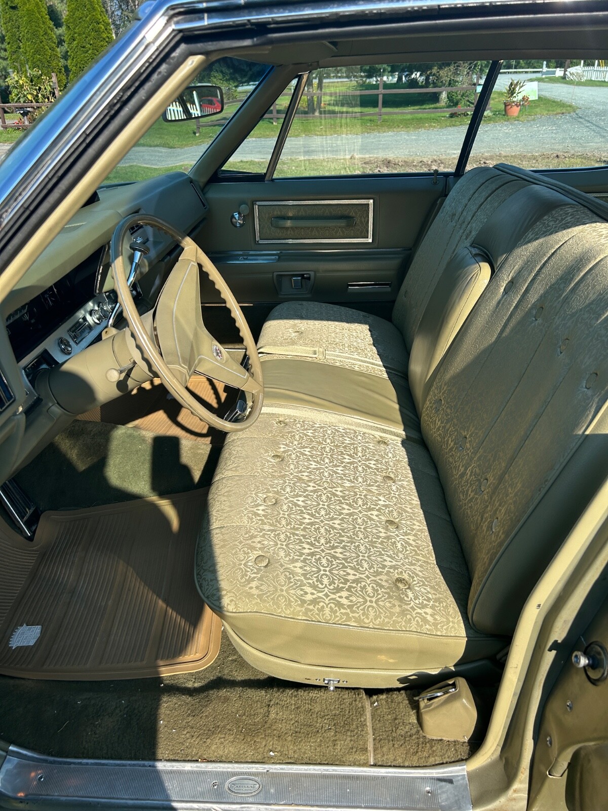 Cadillac-Sedan-De-Ville-1968-Sedan-2