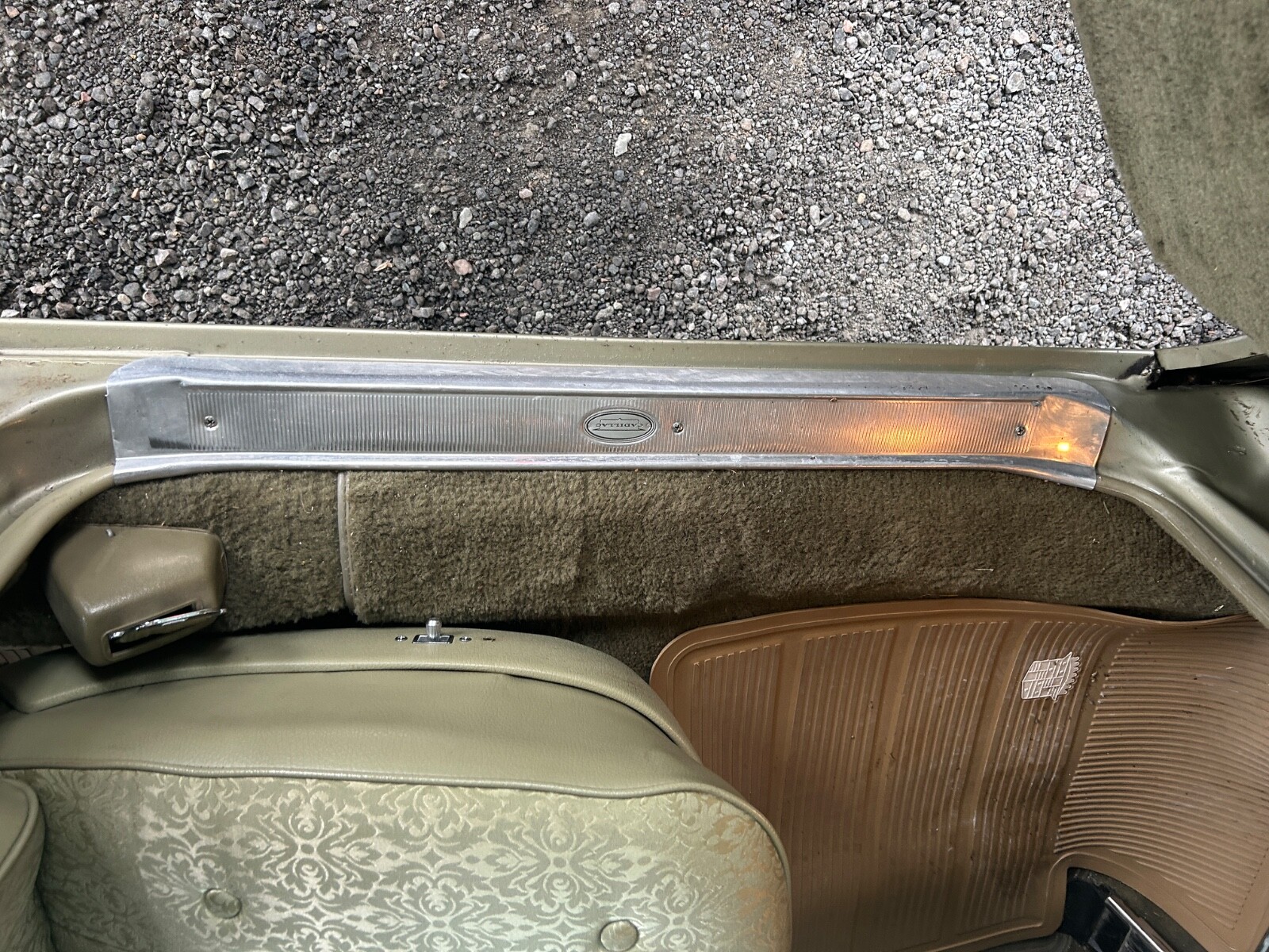 Cadillac-Sedan-De-Ville-1968-Sedan-32
